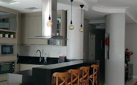Apartamento em Meia Praia - Quadra Mar 3 Dormitórios 2 Suites